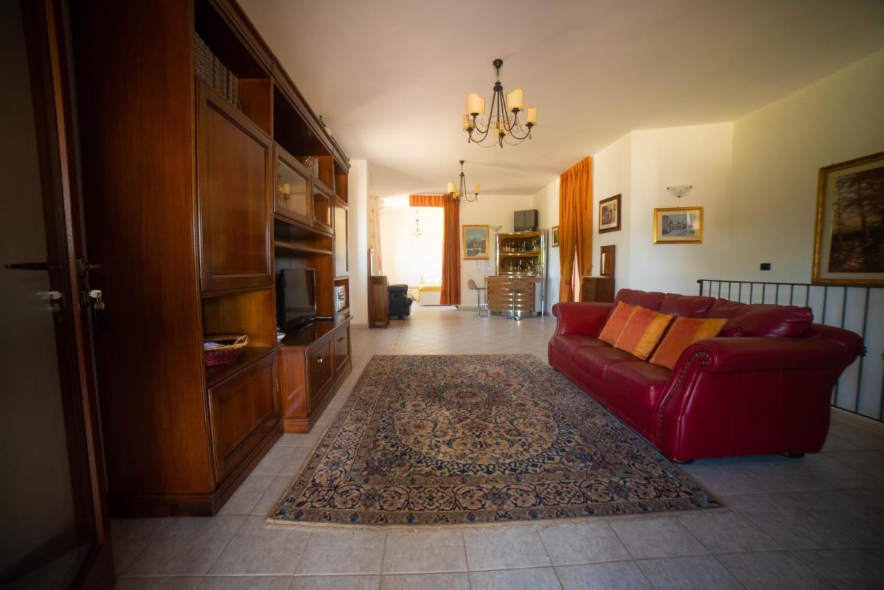 Villa Patrizia-Luxury Villa Mottola Eksteriør bilde