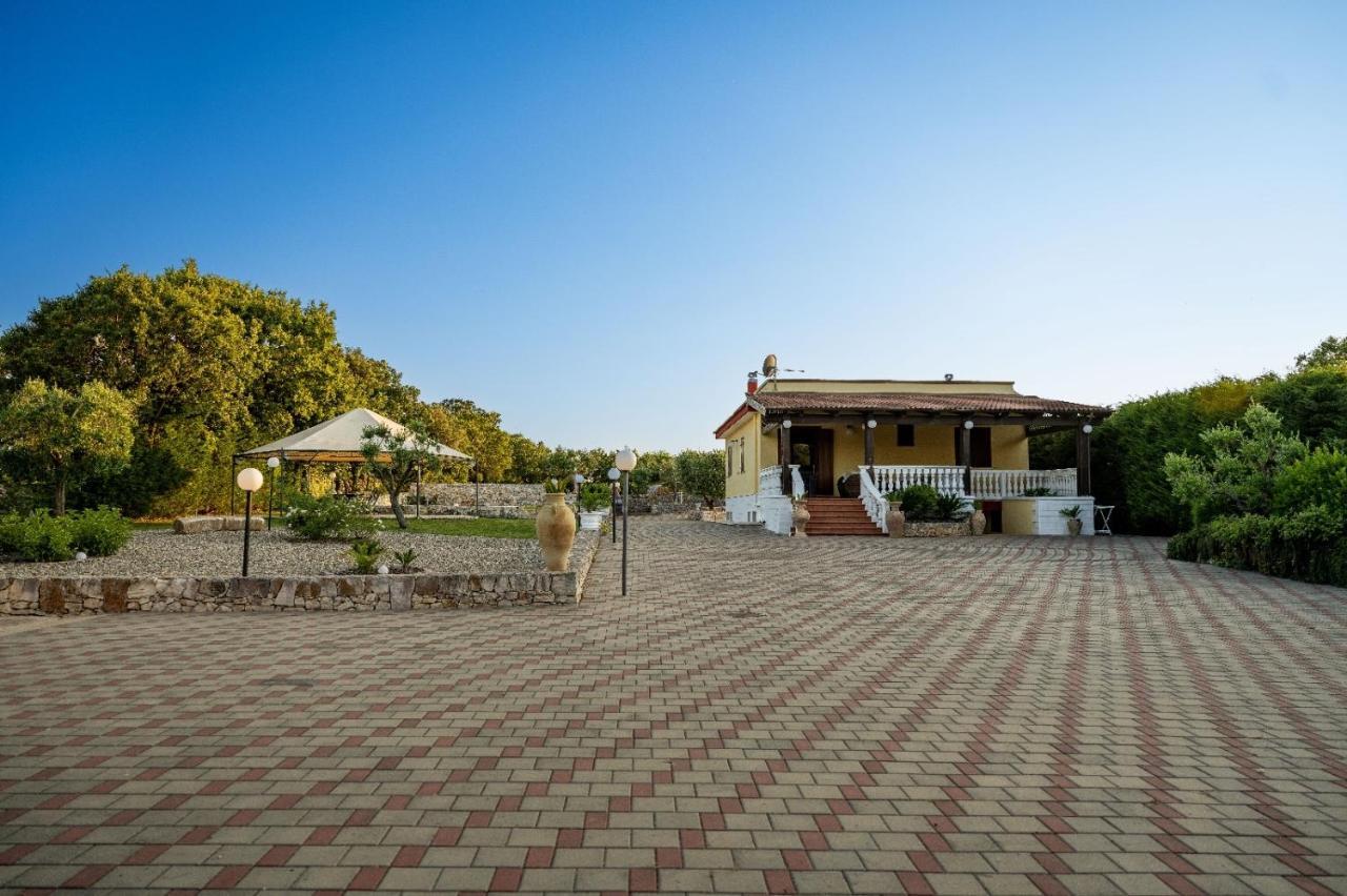 Villa Patrizia-Luxury Villa Mottola Eksteriør bilde